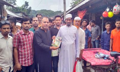 উজিরপুরে বিএনপির ৩১ দফার লিফলেট বিতরণ করেন জাতীয় নির্বাহী কমিটির সদস্য দুলাল হোসেন