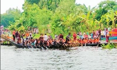 বিশ্বকর্মা পূজা উপলক্ষে কোটালীপাড়ায় ঐতিহ্যবাহী নৌকাবাইচ অনুষ্ঠিত