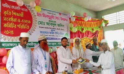 মাগুরা মাদারীপুর নেছারিয়া দাখিল মাদ্রাসার উদ্যোগে কৃতি শিক্ষার্থী সংবর্ধনা