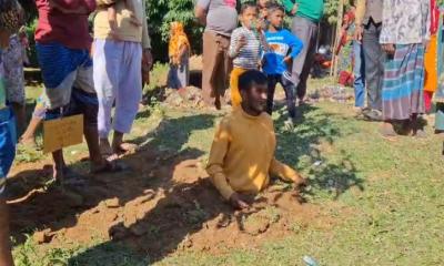 শ্রীপুরে টাকা না পেয়ে মাকে ইটের সুরকি দিয়ে আঘাত, ছেলেকে মাটিতে পুঁতে রাখে স্থানীয়রা