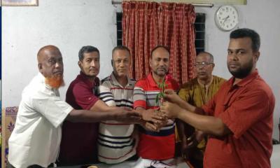 মান্দায় ঋণ পরিশোধ করায় দুই ব্যবসায়ীকে সংবর্ধনা প্রদান