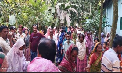 সাদুল্লাপুরে ঝোঁপ থেকে নারীর লাশ উদ্ধার