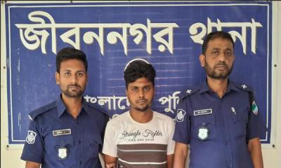 জীবননগর থানা পুলিশের অভিযান ইয়াবাসহ গ্রেফতার ১