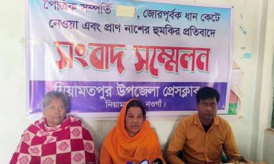 নিয়ামতপুরে জোরপূর্বক ধান কর্তনের অভিযোগে সংবাদ সম্মেলন