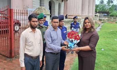 পুঠিয়ার রাজবাড়ি পরিদর্শনে মালদ্বীপের রাষ্ট্রদূত, কিনলেন ১৯৫ কেজি আম