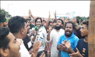 পদ্মা সেতু উত্তর থানার সামনে শিক্ষার্থীদের সড়ক অবরোধ