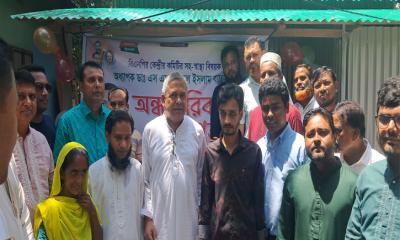 শ্রীপুরে প্রতিবন্ধী পরিবারের পাশে দাঁড়ালেন বিএনপি নেতা রফিকুল ইসলাম বাচ্চু