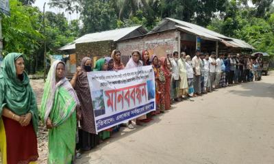 অপসোনিন ফার্মার স্বার্থে দপদপিয়ায় বিদ্যুৎ লাইন, জীবনঝুঁকিতে গ্রামবাসী
