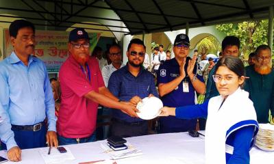 দুমকিতে উৎসবমুখর পরিবেশে গ্রীষ্মকালীন ক্রীড়া প্রতিযোগিতার উদ্বোধন