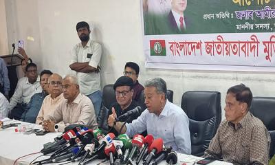 বিতর্কিত উপদেষ্টাদের নির্বাচনের আগে সরে দাঁড়াতে হবে: আমীর খসরু