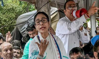 অনশন কর্মসূচিতে মমতা বন্দ্যোপাধ্যায়