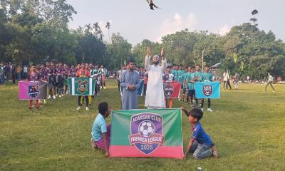 নালিতাবাড়ীতে ফুটবল খেলায় মানুষের ঢল