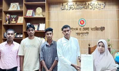 মিনি স্টেডিয়াম নির্মাণে গড়িমসি চলবে না, কালাইয়ে চার দফা দাবিতে ছাত্রদের স্মারকলিপি