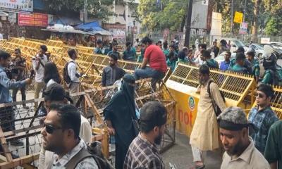 প্রতিবন্ধী গ্র্যাজুয়েটদের যমুনা অভিমুখে পদযাত্রা শাহবাগে আটকে দিলো পুলিশ