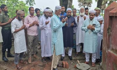 উজিরপুর পৌরসভায় গণ কবরস্থান উদ্বোধন