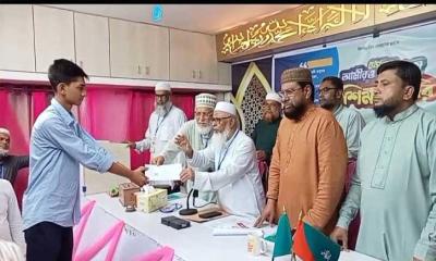 লক্ষ্মীপুরে স্বজনহারা সিফাতকে দুই লাখ টাকার অনুদান দিল জামায়াত