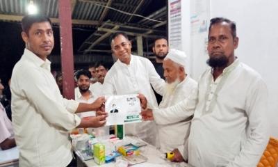 শিবচরে বিএনপির ৩১ দফার লিফলেট বিতরণ