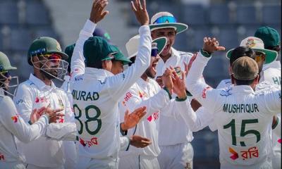 অলআউট না করার হতাশা নিয়ে দিন শেষ করলো বাংলাদেশ