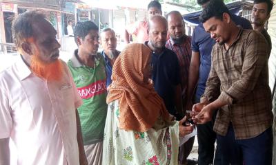 নলছিটিতে খাদ্যবান্ধব চাউল বিতরণ পরিদর্শন করলেন খাদ্য নিয়ন্ত্রক কর্মকর্তা