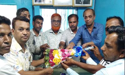 মধ্যনগরে বিএনপির ইউনিয়ন আহ্বায়ক কমিটিকে ফুলেল শুভেচ্ছা