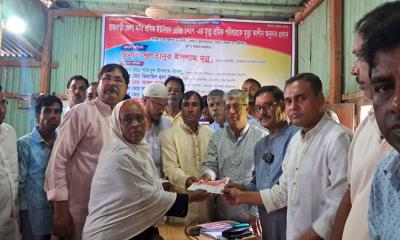 রাজবাড়ী জেলা মোটর শ্রমিক ইউনিয়নের ১৩ মৃত শ্রমিক পরিবারের হাতে অনুদানের চেক হস্তান্তর