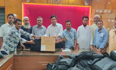 কেন্দুয়ায় শিক্ষার্থীদের মনোযোগ আকর্ষণে ১৭৯ বিদ্যালয়ে মাল্টিমিডিয়া প্রজেক্টর বিতরণ