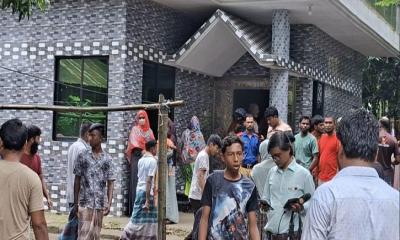 লক্ষ্মীপুরে মাইক্রোবাস দুর্ঘটনায় একই পরিবারের ৭ জনের মৃত্যু, এলাকায় শোকের মাতম