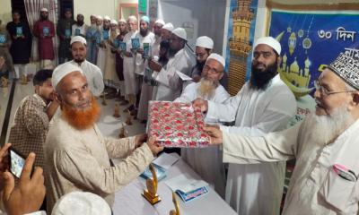 ভাঙ্গায় বয়স্কদের নামাজ প্রশিক্ষণ কোর্সে পুরস্কার বিতরণ