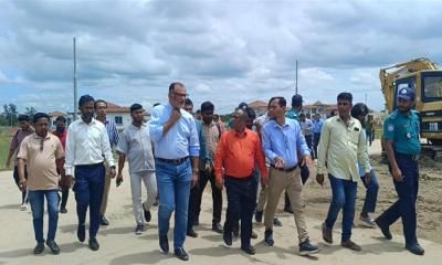 পারকি সৈকত ও পর্যটন কমপ্লেক্সে উন্নয়নকাজ তদারকি করলেন উপদেষ্টা