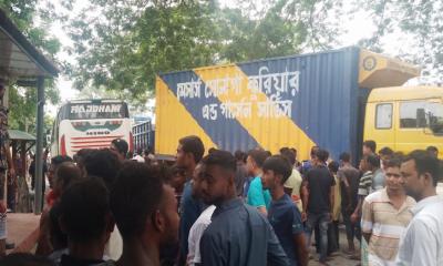 শার্শায় বাসচালককে মারধরের অভিযোগে সড়ক অবরোধ