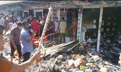 মদনে মহিউদ্দিন মার্কেটে ভয়াবহ আগুন, ১৩ দোকান পুড়ে ছাই