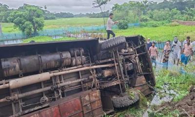ঝালকাঠিতে খাদে যাত্রীবাহী বাস, নিহত সুপারভাইজার