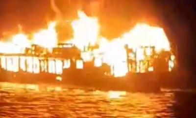 টাঙ্গুয়ার হাওরে পর্যটকবাহী নৌকায় ভয়াবহ আগুন