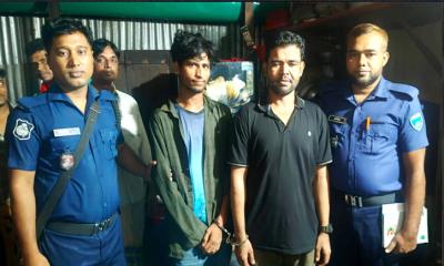মুরাদনগরে দুই মাদক ব্যবসায়ীকে ধরে পুলিশে দিল এলাকাবাসী