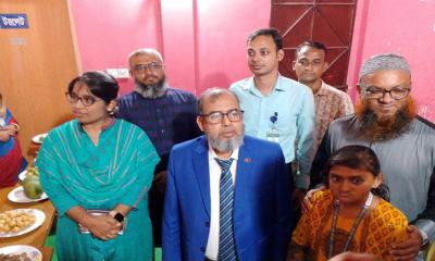 নরসিংদী জেলা প্রশাসন বুদ্ধি প্রতিবন্ধী বিদ্যালয়ে ফল উৎসব অনুষ্ঠিত