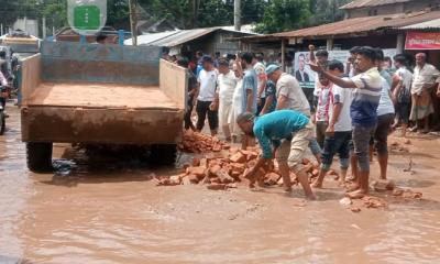 গৌরীপুরে শ্যামগঞ্জে বিএনপির স্বেচ্ছাশ্রমে গর্ত ভরাট কর্মসূচি পালিত