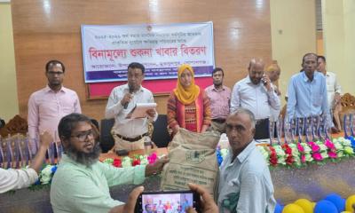 মুকসুদপুরে বিনামূল্যে শুকনা খাবার বিতরণ