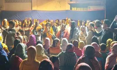 লালপুরে পটলের বেটিকে পেয়ে আবেগাপ্লুত নারী ভোটাররা