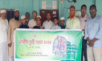 পীরগঞ্জে এতিম শিক্ষার্থীদের মাঝে পুষ্টিকর খাবার বিতরণ