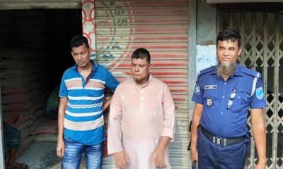 জমি দখল নিতে দোকানে হামলা-চাঁদাবাজি : আওয়ামী লীগ নেতা ও স্বর্ণ ব্যবসায়ী গ্রেপ্তার