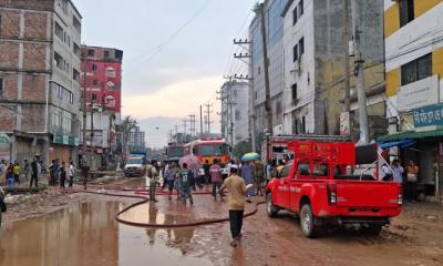 চার ঘণ্টা পর নিয়ন্ত্রণে আশুলিয়াযর পোশাক কারখানার আগুন