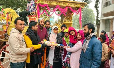 ত্রিশালে ঘোড়ার গাড়িতে চড়ে নার্সের রাজকীয় বিদায়