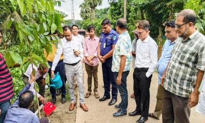 মোরেলগঞ্জ পৌরসভায় বৃক্ষরোপণ কর্মসূচির উদ্বোধন করলেন ইউএনও