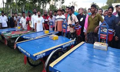 পাংশায় অসচ্ছল ও সুবিধাবঞ্চিত পরিবারের মাঝে গরু, ছাগল, ভ্যান ও হুইলচেয়ার বিতরণ