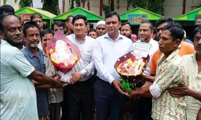 নান্দনিক টি-স্টল বিতরণে মানবিক দৃষ্টান্ত স্থাপন করলেন ইউএনও হাসান আব্দুল্লাহ আল মাহমুদ