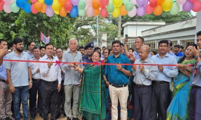 খাগড়াছড়িতে বিদ্যালয়ের নবনির্মিত প্রধান ফটক উদ্বোধন করলেন পার্বত্য উপদেষ্টা