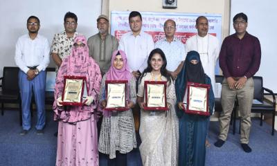 বেরোবিতে প্রথমবারের মতো ডিনস অ্যাওয়ার্ড ও মেরিট অ্যাওয়ার্ড পুরস্কার প্রদান