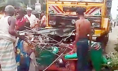 নোয়াখালীতে ট্রাকচাপায় নিহত ৬