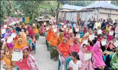 লালপুরে পুতুলের পক্ষে ধানের শীষের ভোট চেয়ে ৩১ দফার লিফলেট বিতরণ