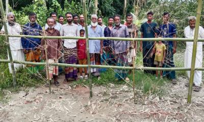 সিংগাইরে চলাচলের রাস্তা বন্ধ করায় ভোগান্তিতে অর্ধ-শতাধিক পরিবার